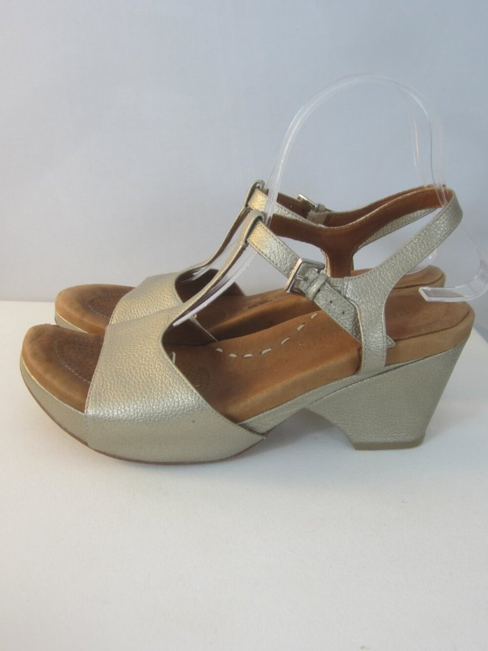Gentle Souls Women 7.5 M Gold Day Dream T Strap Platform Leather Sandals - Picture 5 of 10